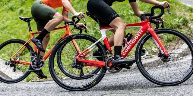 Wheels for racing bikes: disc brakes vs rim brakes